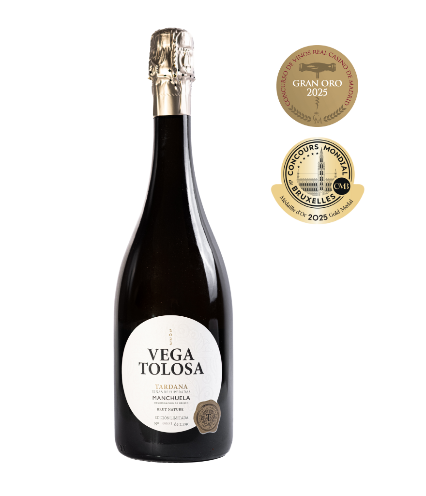 Bottle of Vega Tolosa sparkling wine with gold prize labels that highlights its quality, ideal for buying online.