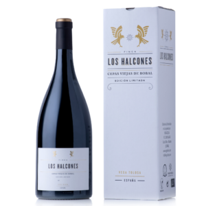 Botella de vino Finca Los Halcones, Cepas Viejas de Bobal, edición limitada, acompañada de su elegante caja, representando un producto ecológico de alta calidad de España.
