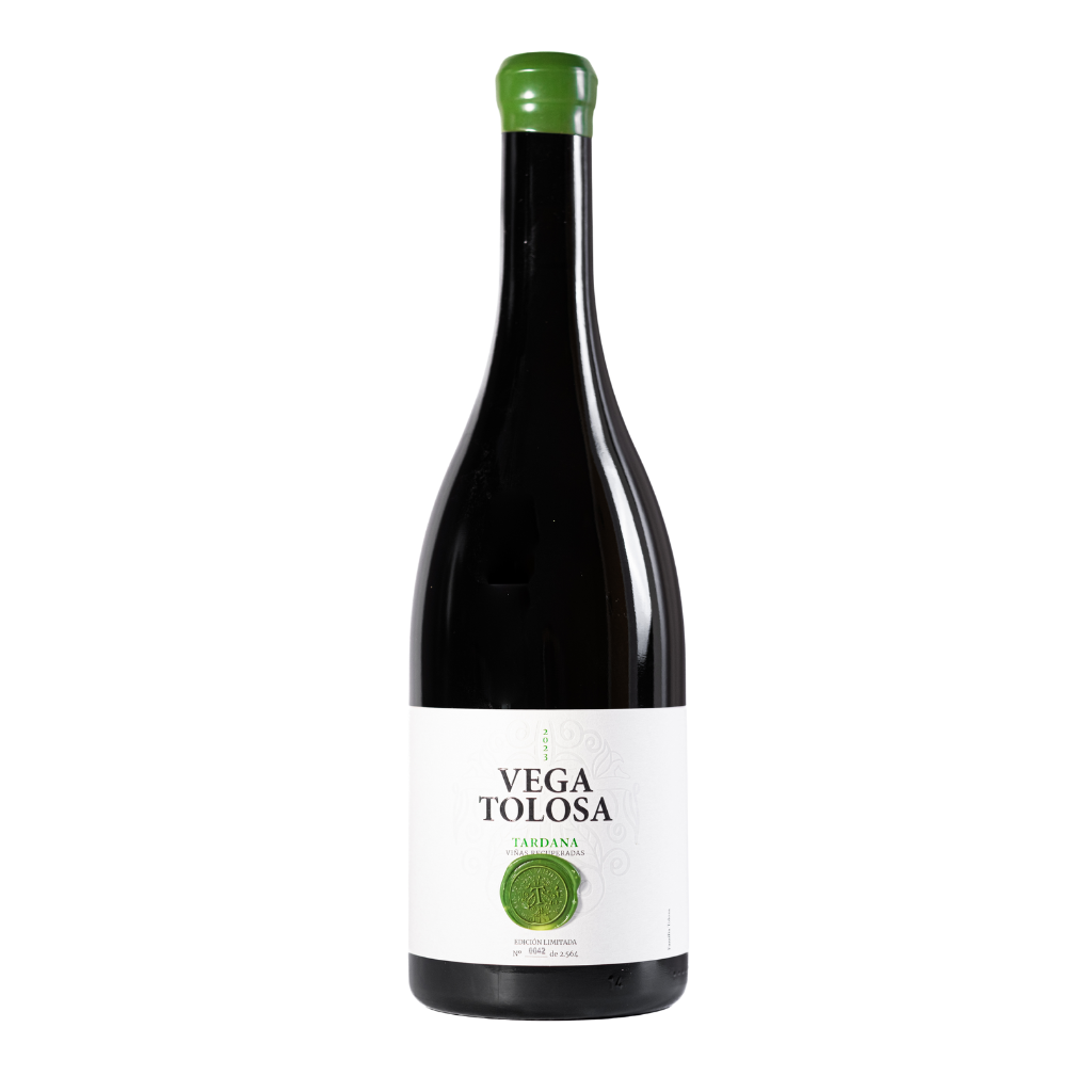An elegant bottle of excellent wine, Vega Tolosa Tardana, with a distinctive green seal and limited production, stands out for its sophisticated design.