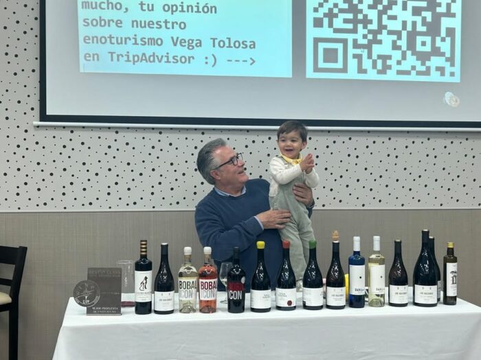 La mejor propuesta enoturistica de España, ya lo decís vosotros, muchas gracias.

https://vegatolosa.com/enoturismo/
Grupo Cañitas XUQ hotels Restaurante El Mirador Avenjucar - Hotel Rural y Actividades en la Naturaleza